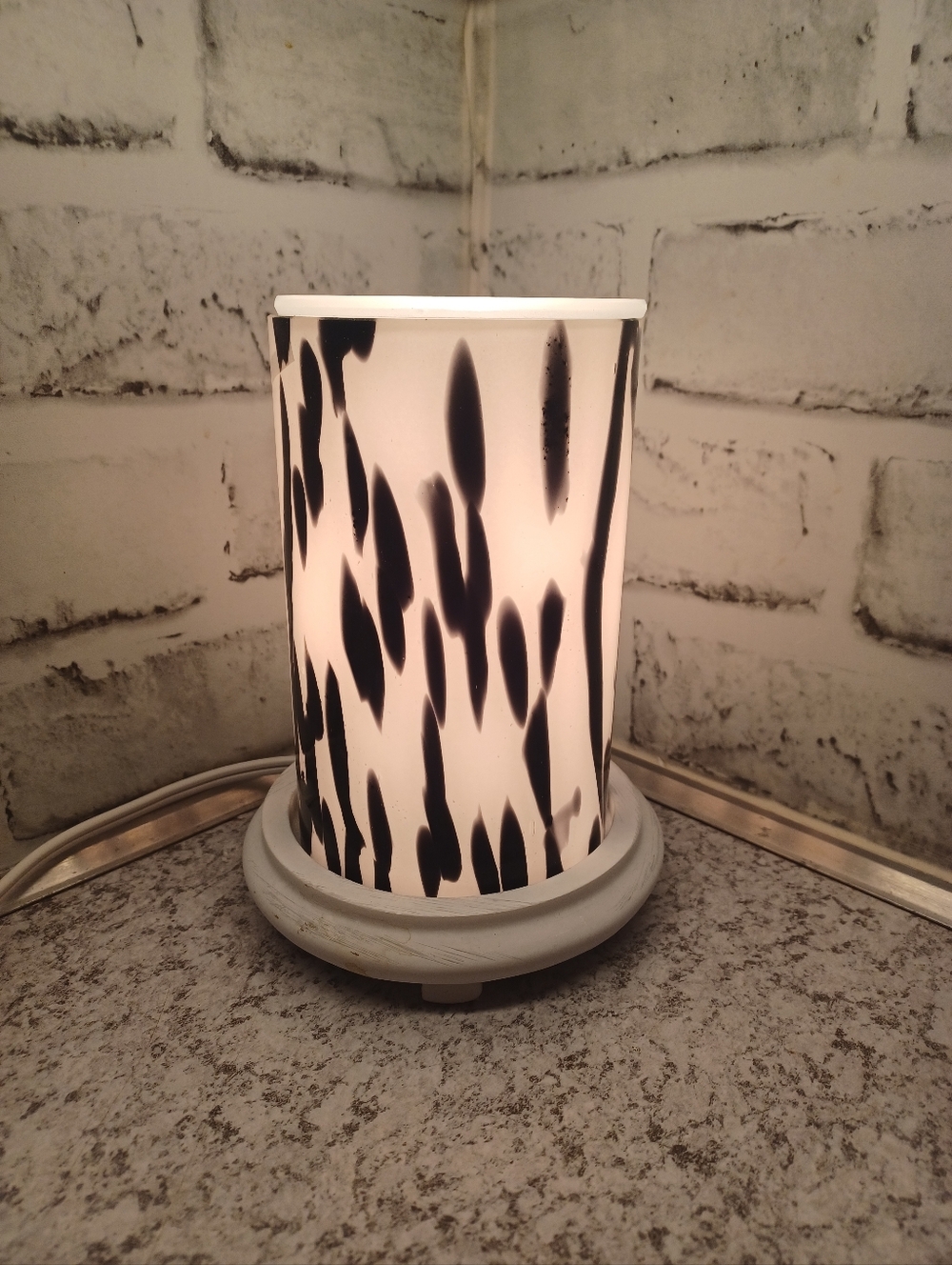 Black and White Art Glass Simmering Lights Wax Warmer Pink Zebra WOODGRAIN base